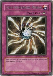 Light-Imprisoning Mirror